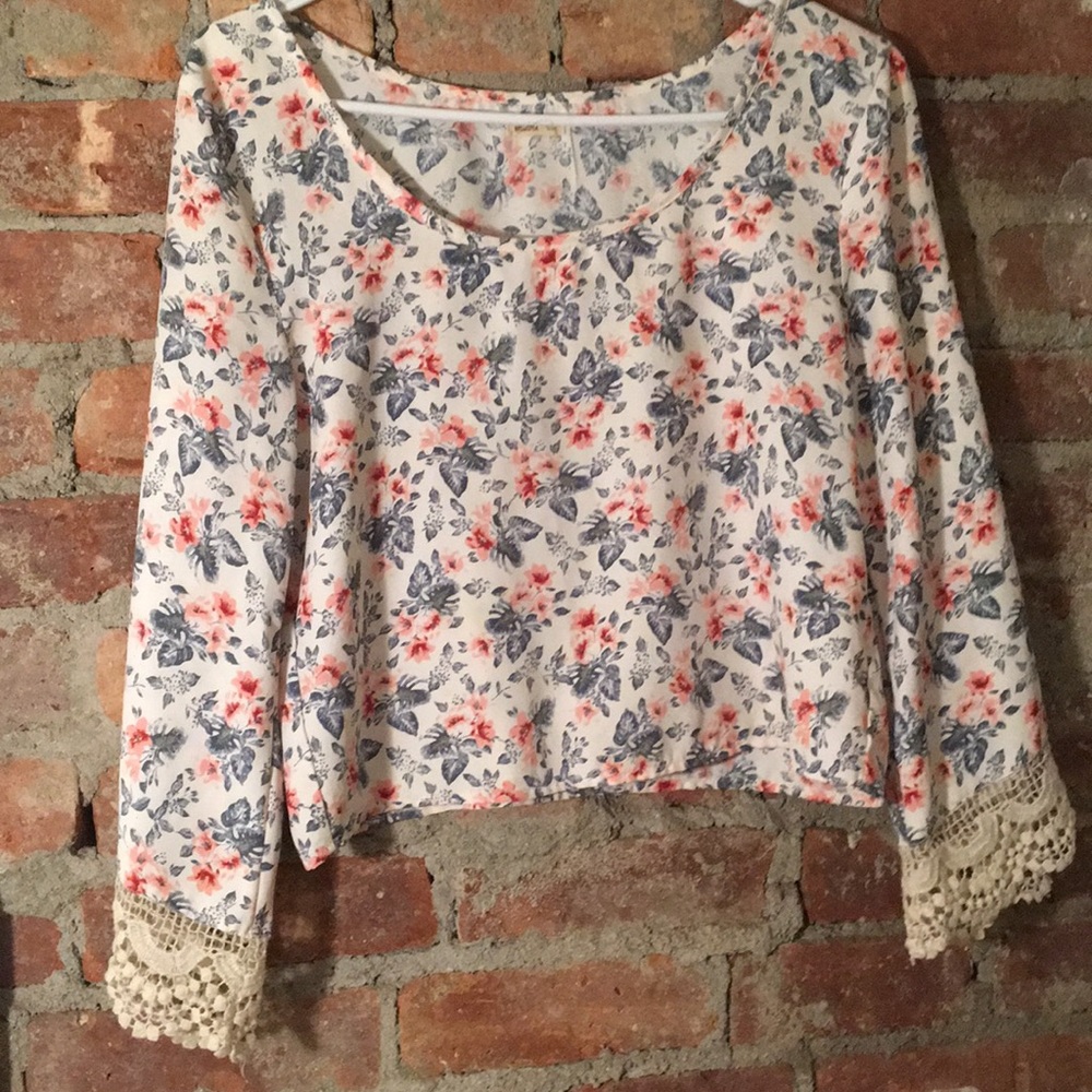 Floral Hollister crop with lace sleeves